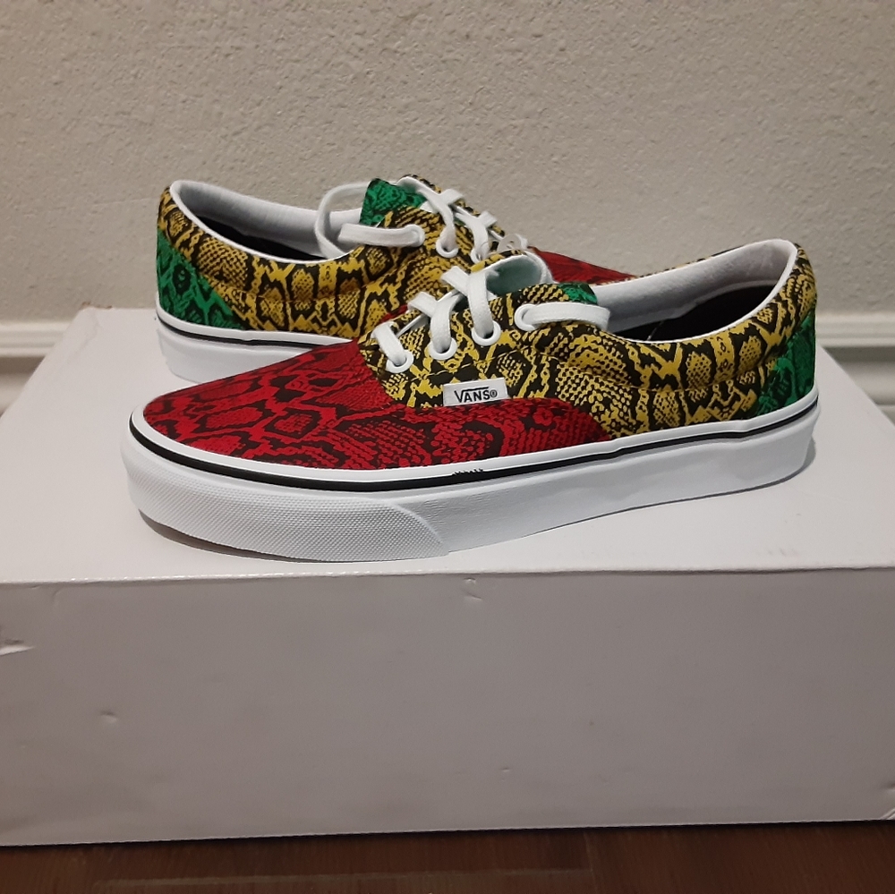 Van's - Picture 4 of 4